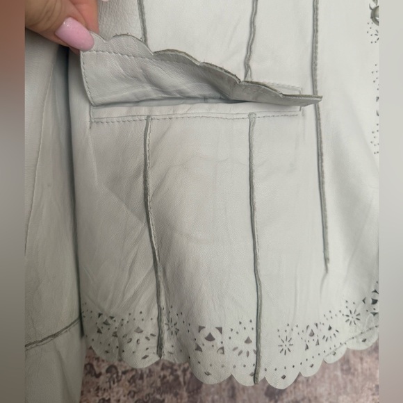 Leather laser cut detail bone color jacket snap closure with pockets - Picture 13 of 15